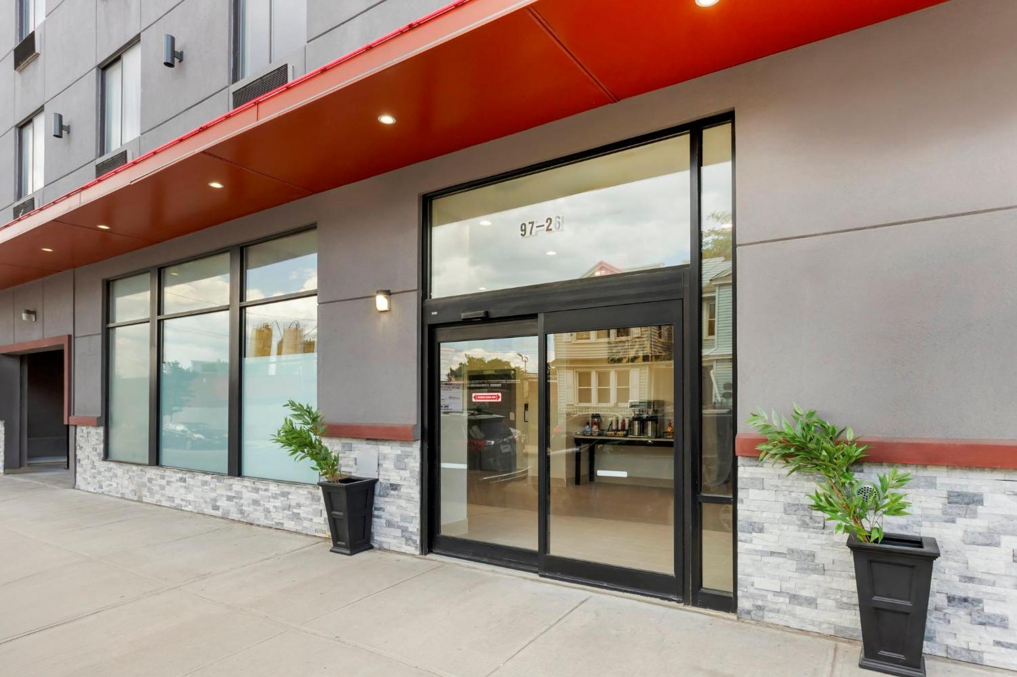 Red Roof Inn Plus Jamaica, Ny - Jfk Airport Нью-Йорк Экстерьер фото
